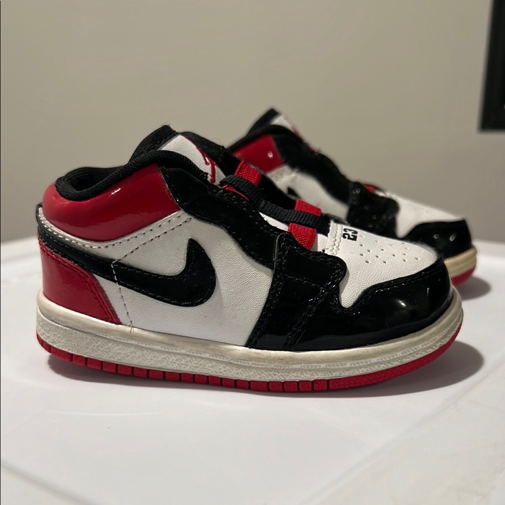 Nike Air Jordan Kids Sneakers Red Black White